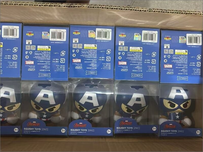 青い商品の出荷準備