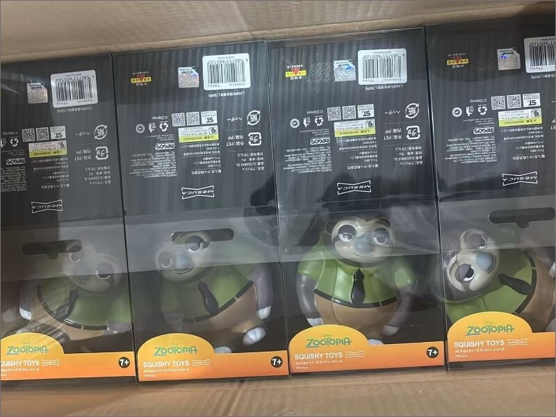 黒い商品の出荷準備